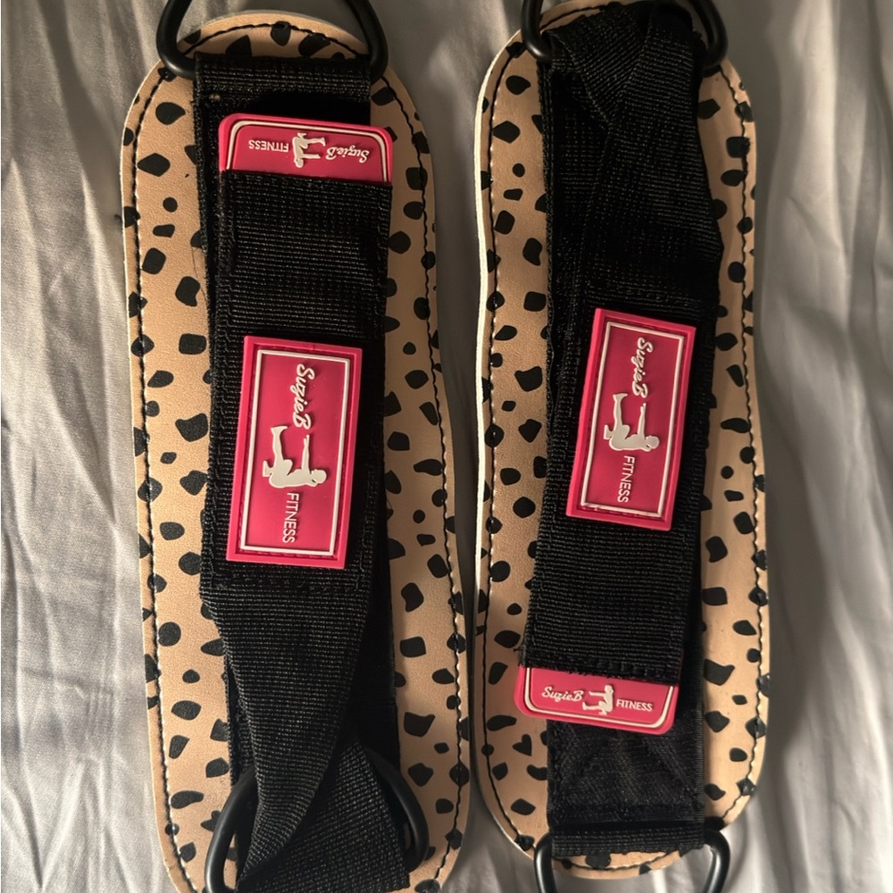 SuzieB fitness Leopard Print Ankle Straps